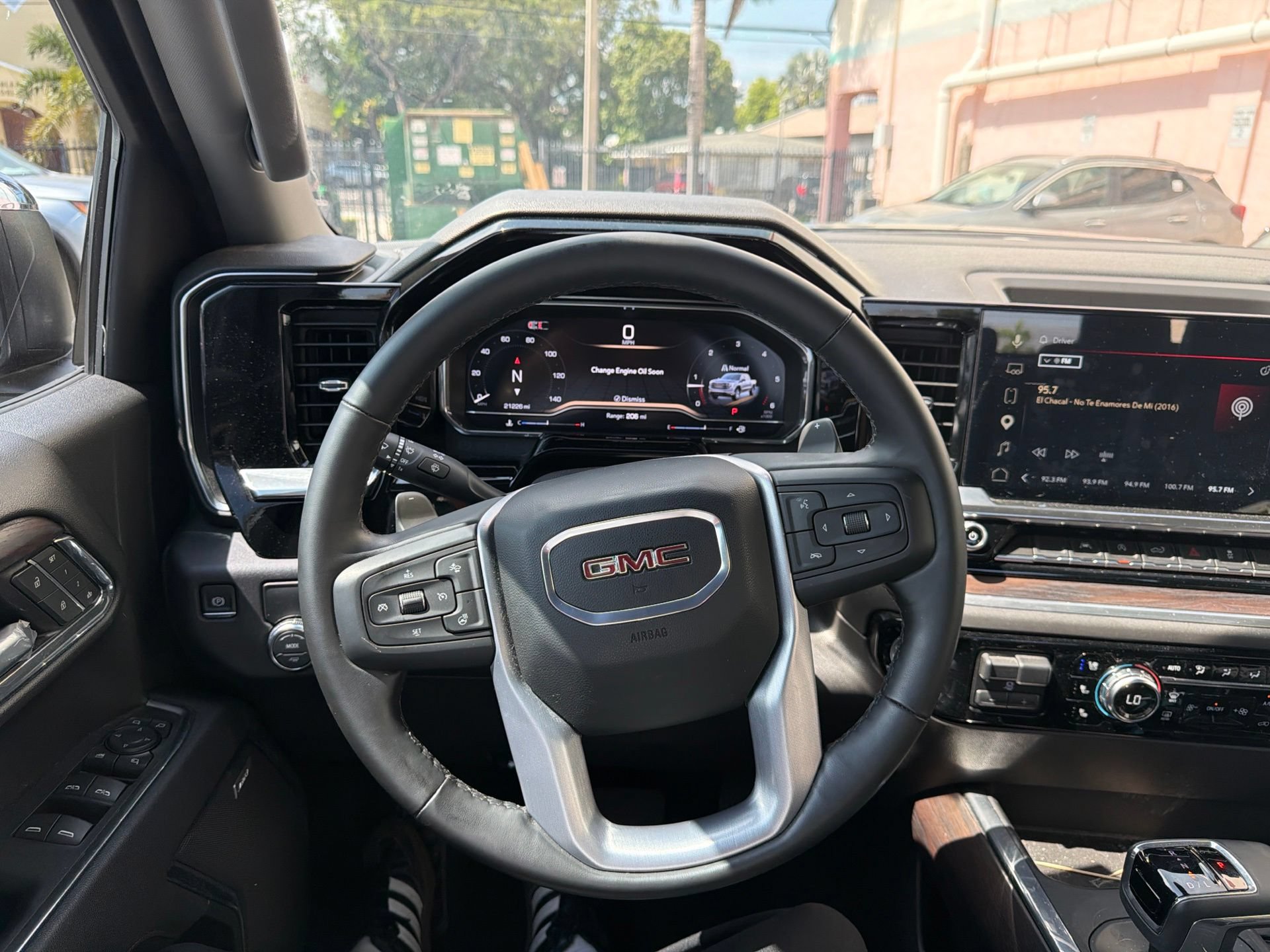 Used 2025 GMC Sierra 1500 SLT w/ SLT Premium Package RWD image 38