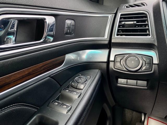 Used 2018 Ford Explorer Limited image 26
