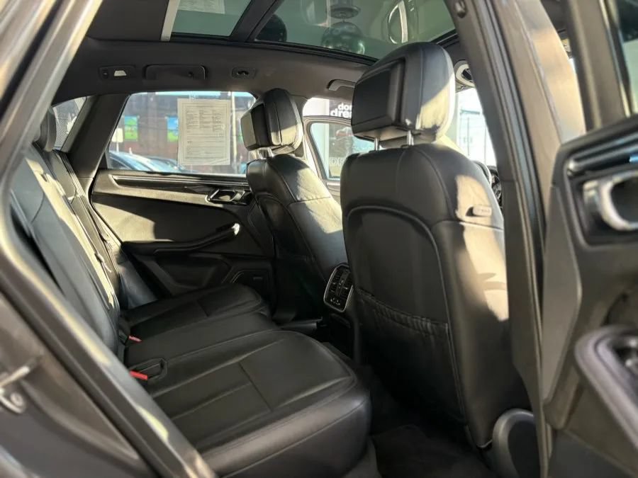 Used 2016 Porsche Macan S AWD/4WD image 6