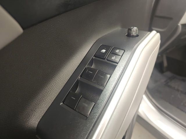 Used 2022 Toyota Highlander XLE image 13