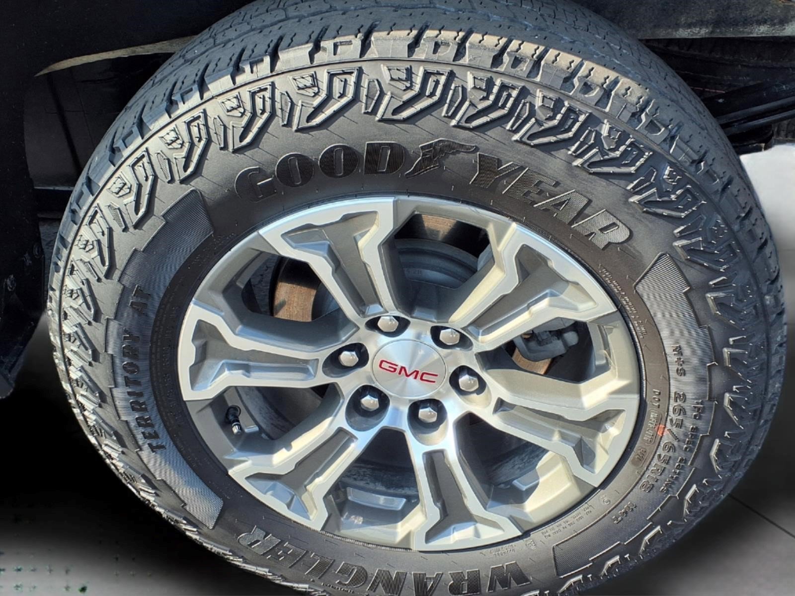 Used 2025 GMC Sierra 1500 SLE w/ Preferred Package AWD/4WD image 8