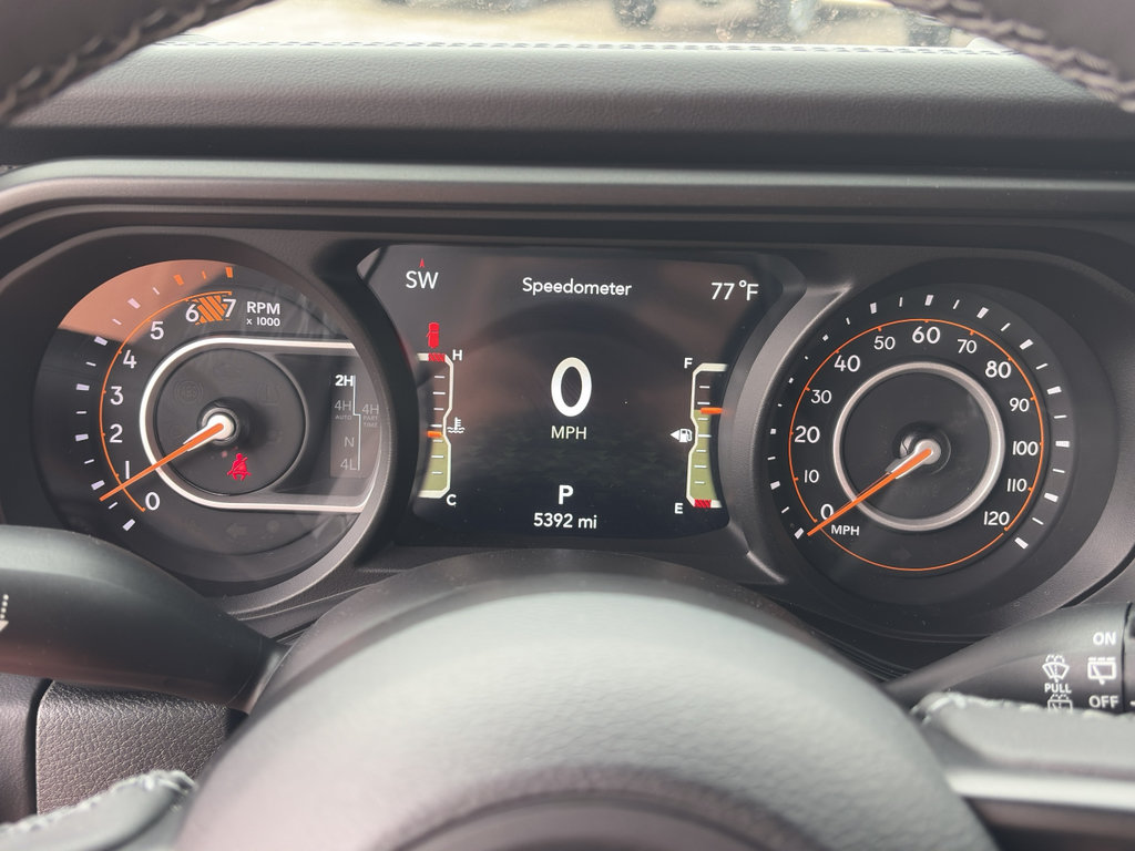 Used 2025 Jeep Wrangler Unlimited Rubicon AWD/4WD image 17