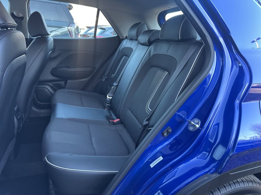 Used 2025 Hyundai Venue Limited image 19