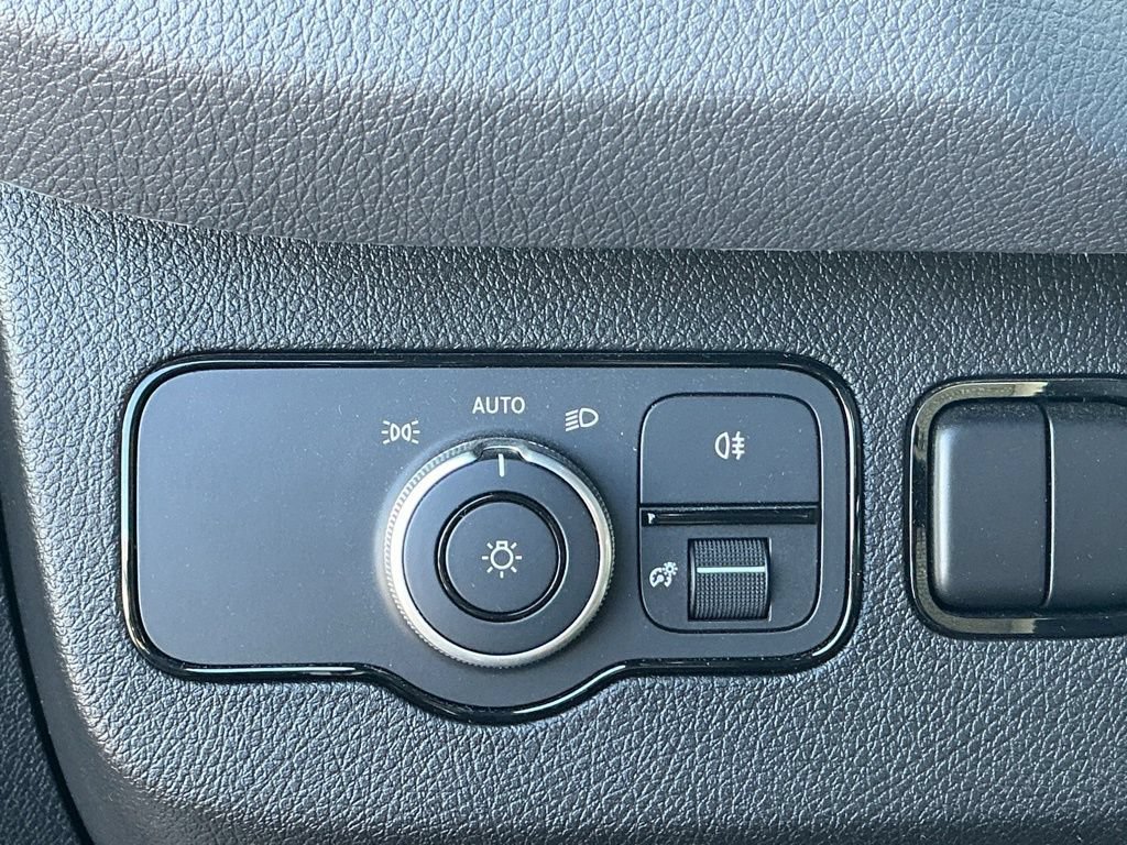 Used 2025 Mercedes-Benz Sprinter 2500 image 13