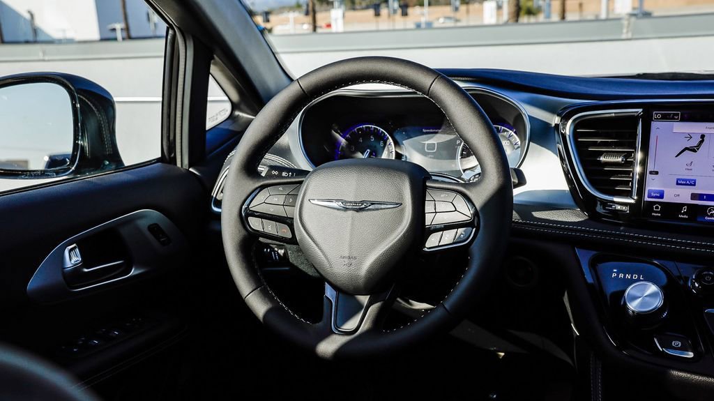 New 2026 Chrysler Pacifica Limited w/ S Appearance Package image 18