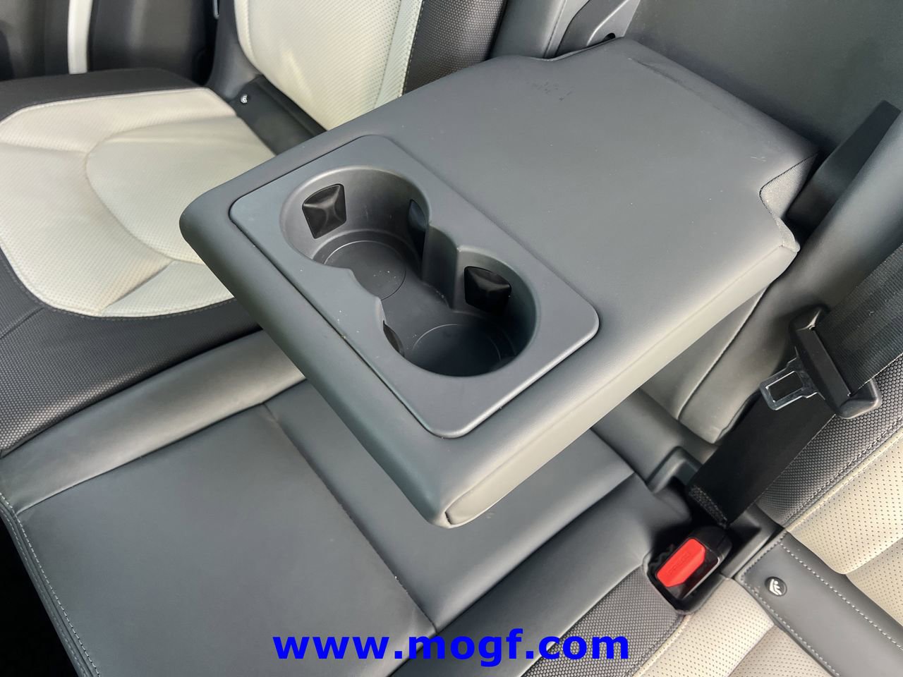 Used 2023 Land Rover Defender 110 X-Dynamic SE image 21