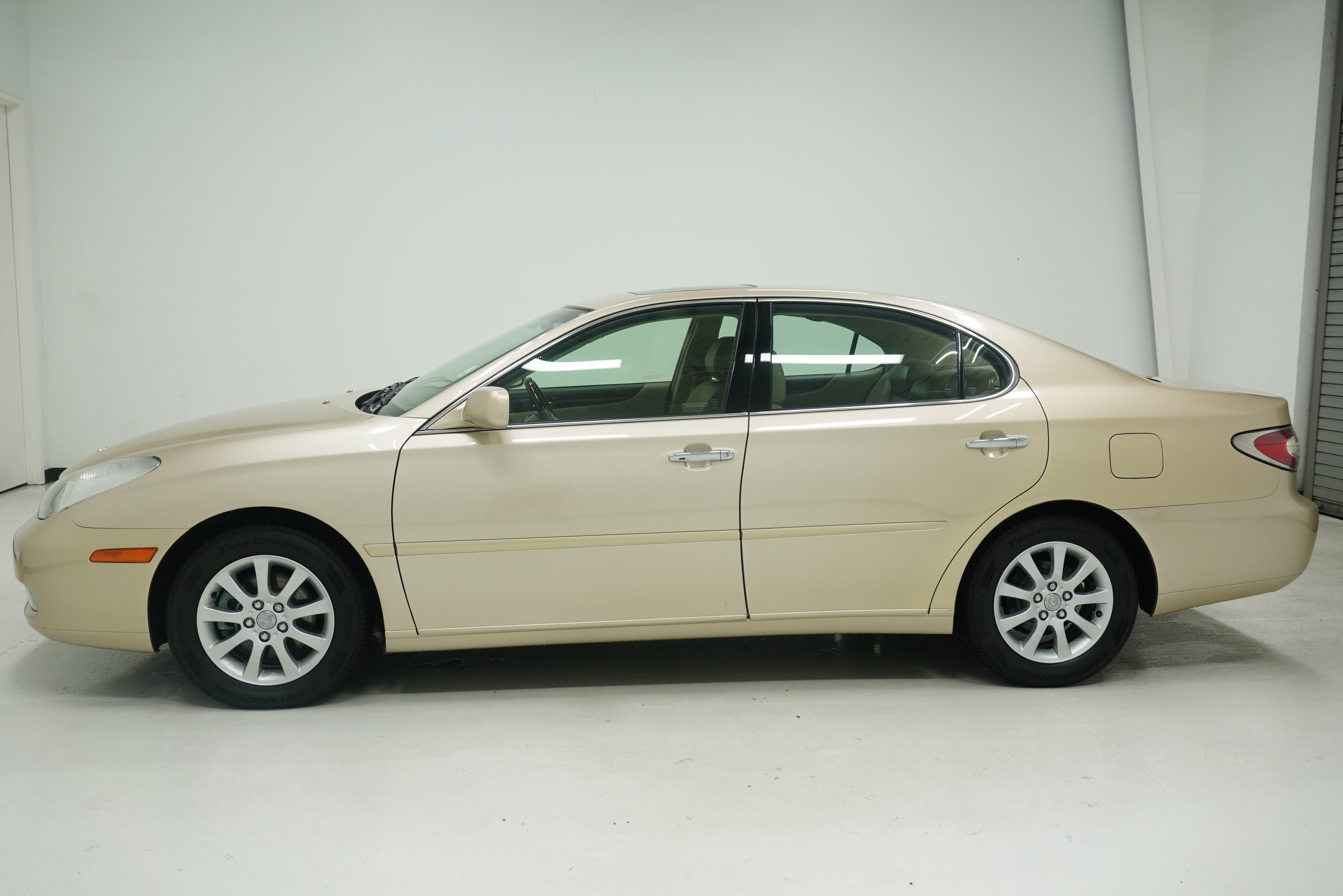 Used 2004 Lexus ES 330 w/ Premium Pkg FWD image 7