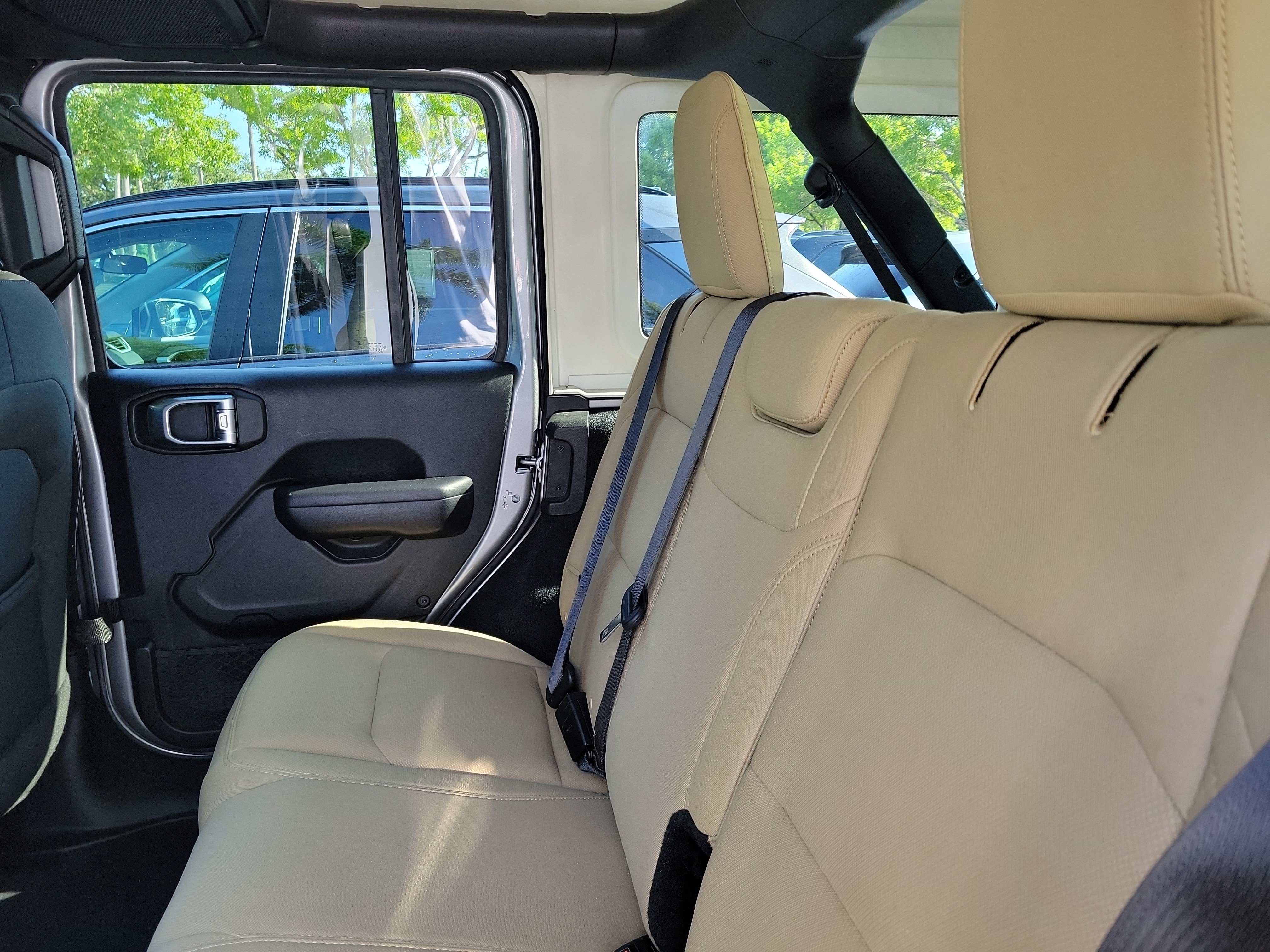 Used 2018 Jeep Wrangler Unlimited Sport S AWD/4WD image 7