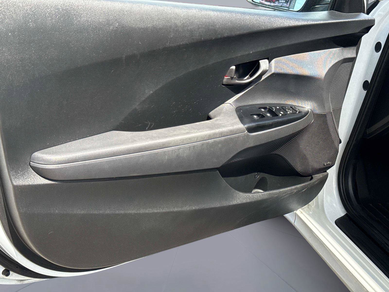 Used 2020 Hyundai Veloster 2.0 Premium image 11