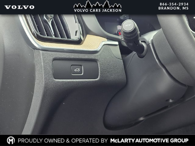 New 2026 Volvo XC60 B5 Plus w/ Protection Package Premier AWD/4WD image 17