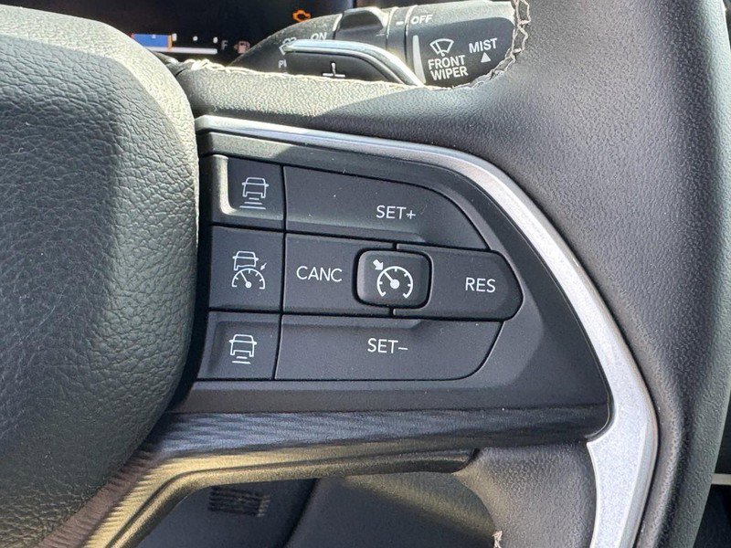 Used 2023 Jeep Grand Cherokee L Laredo AWD/4WD image 20