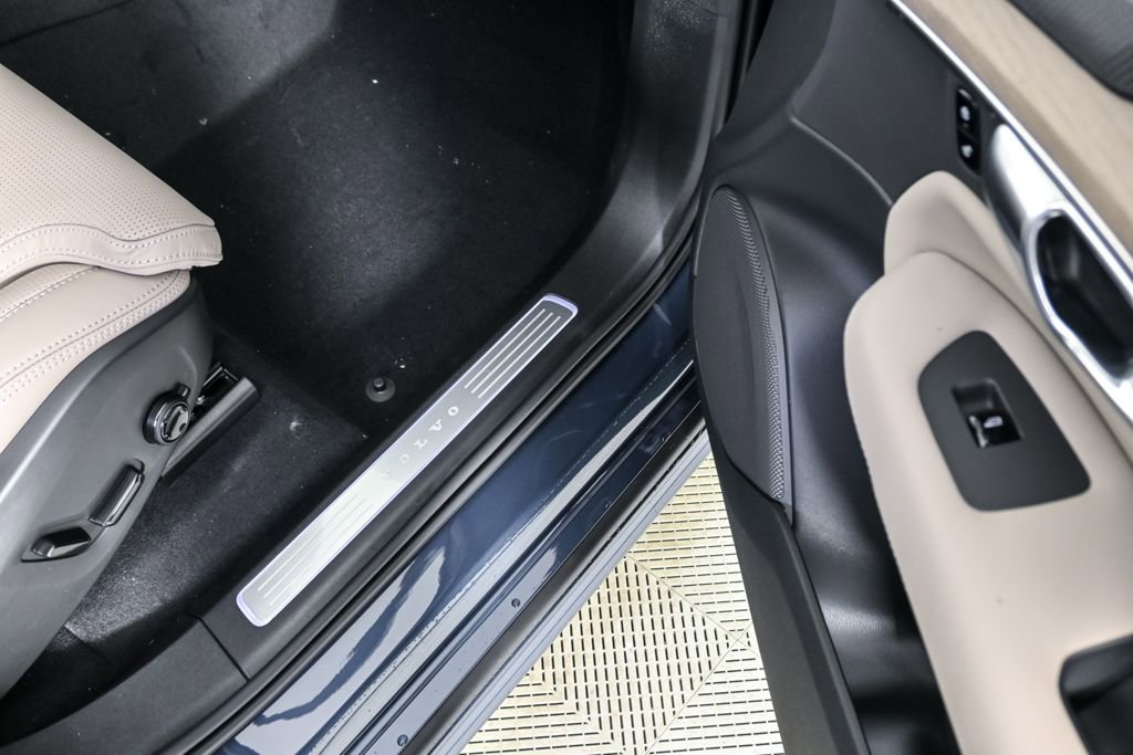 New 2026 Volvo XC90 T8 Ultra w/ Protection Package Premier image 23