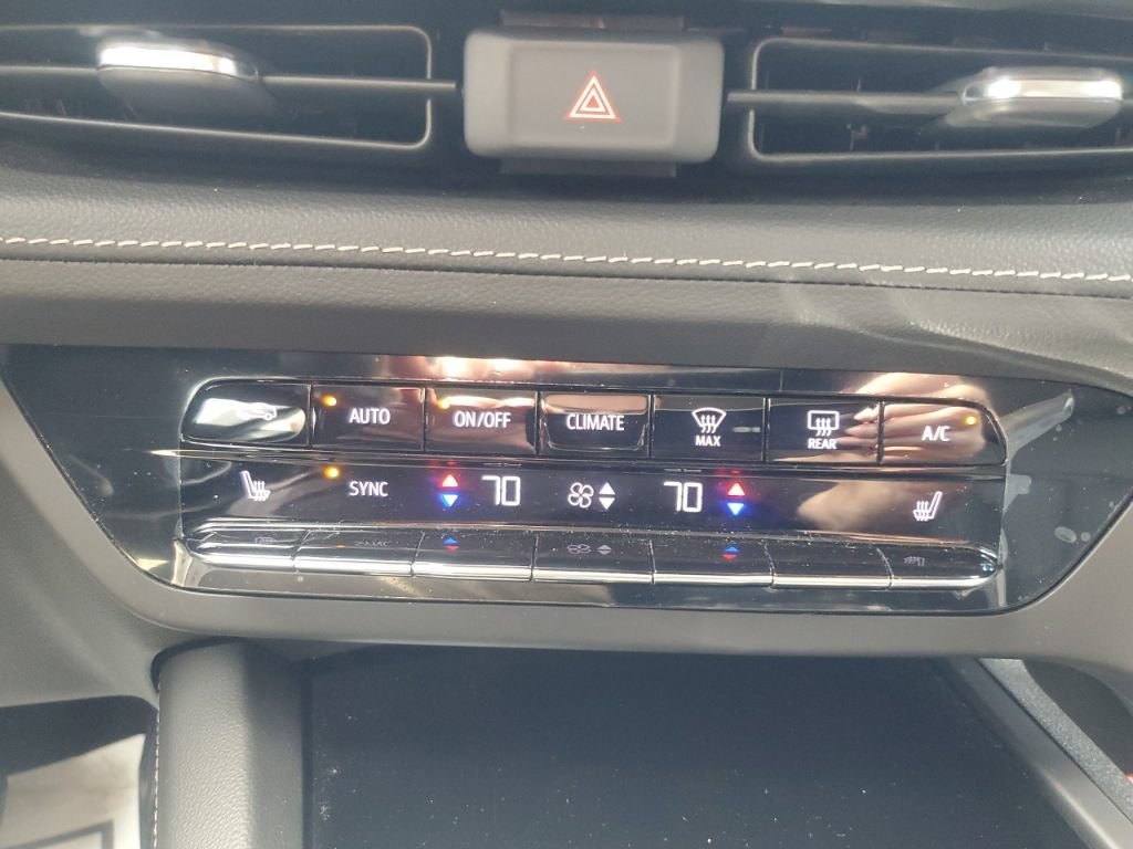 Used 2023 Buick Envision Essence FWD image 23