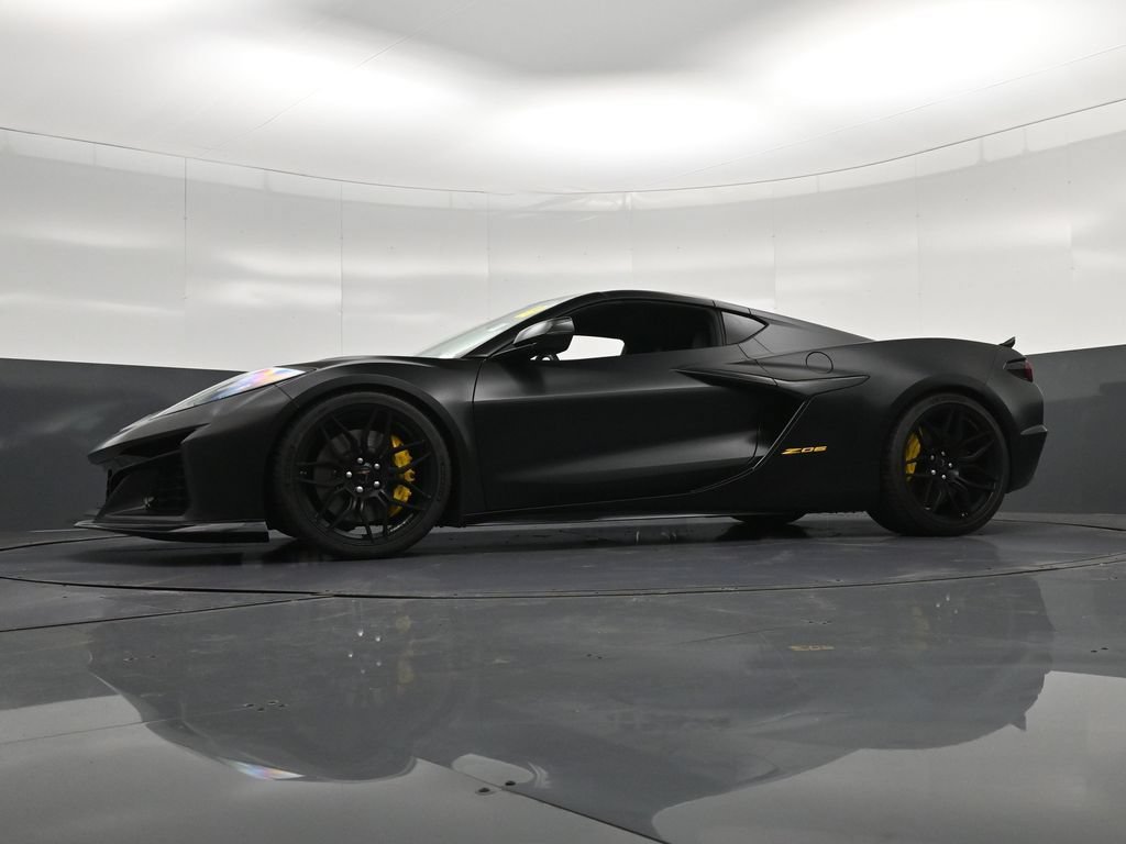Used 2025 Chevrolet Corvette Z06 RWD image 32