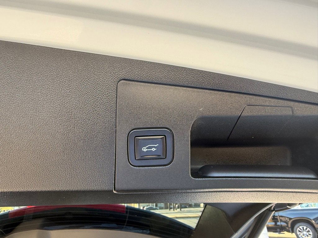 Used 2018 Cadillac XT5 Platinum image 23