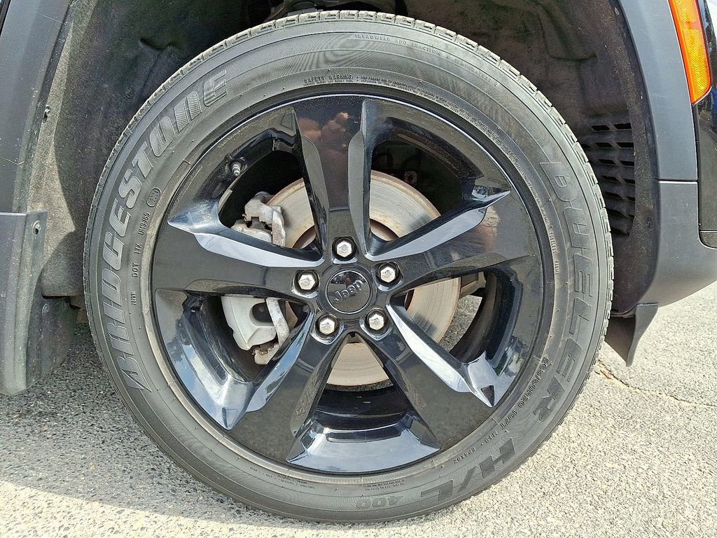 Certified 2024 Jeep Grand Cherokee L Altitude AWD/4WD image 8