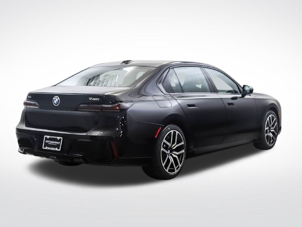 Used 2026 BMW 740i xDrive AWD/4WD image 5
