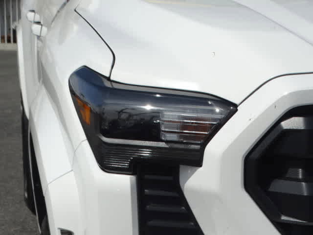Used 2025 Toyota Tacoma SR5 AWD/4WD image 5