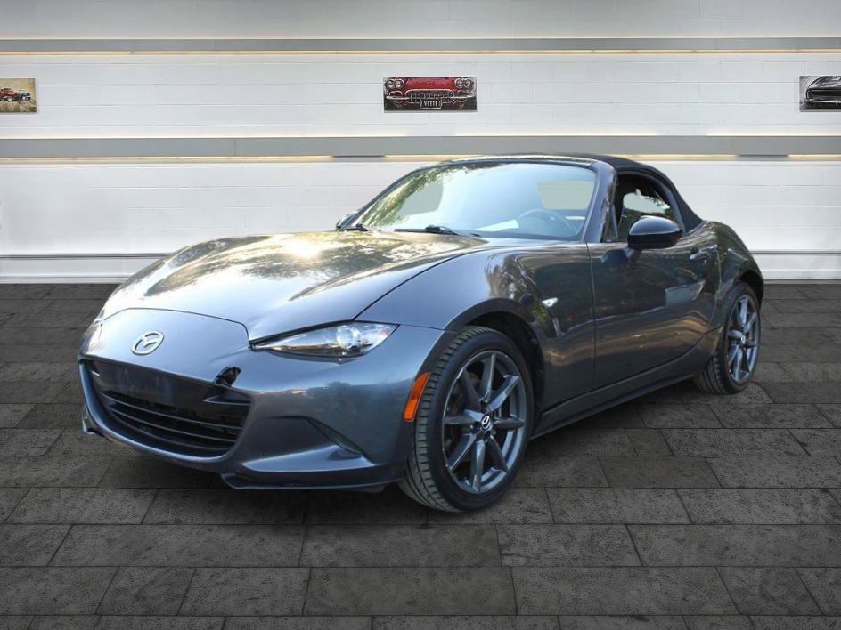 Used 2017 MAZDA MX-5 Miata Club RWD image 3