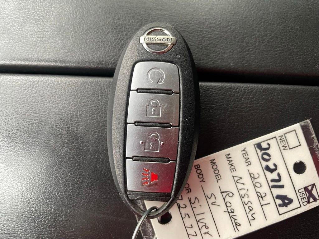 Certified 2021 Nissan Rogue SV FWD image 18