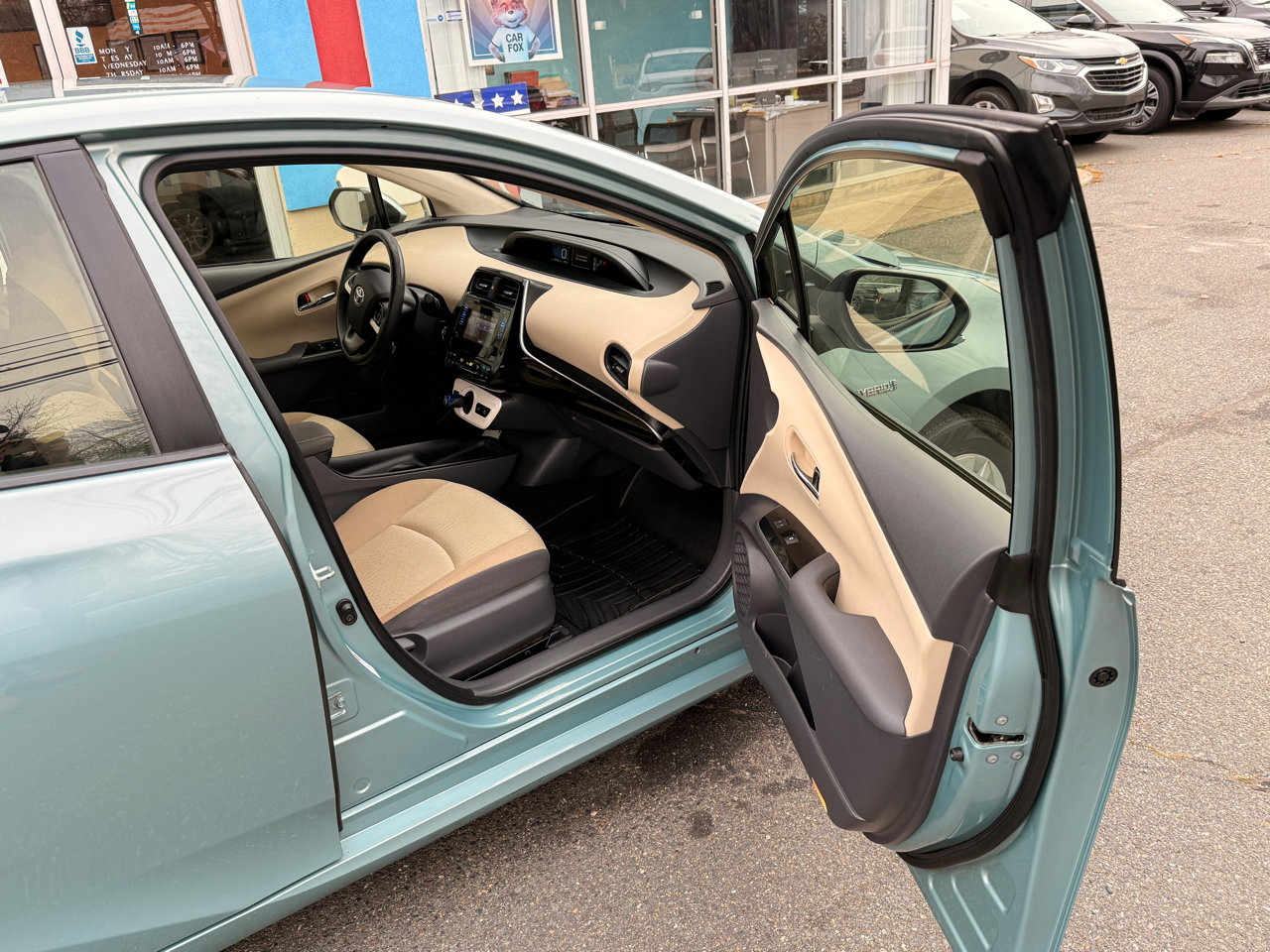 Used 2016 Toyota Prius Two image 10