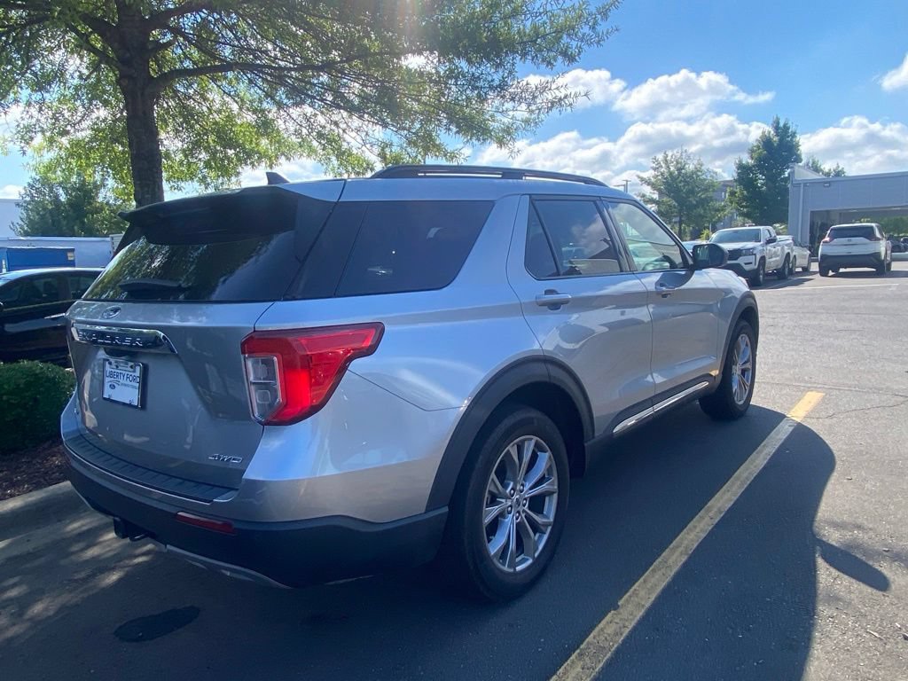 Used 2023 Ford Explorer XLT w/ Equipment Group 202A AWD/4WD image 3
