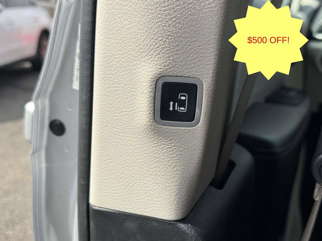 Used 2022 Chrysler Voyager LX FWD image 30