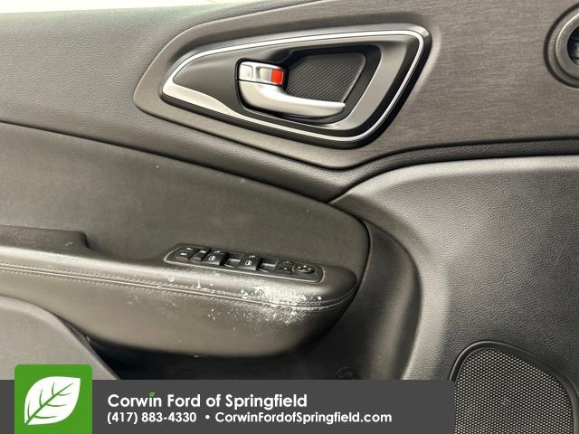 Used 2016 Chrysler 200 LX image 10