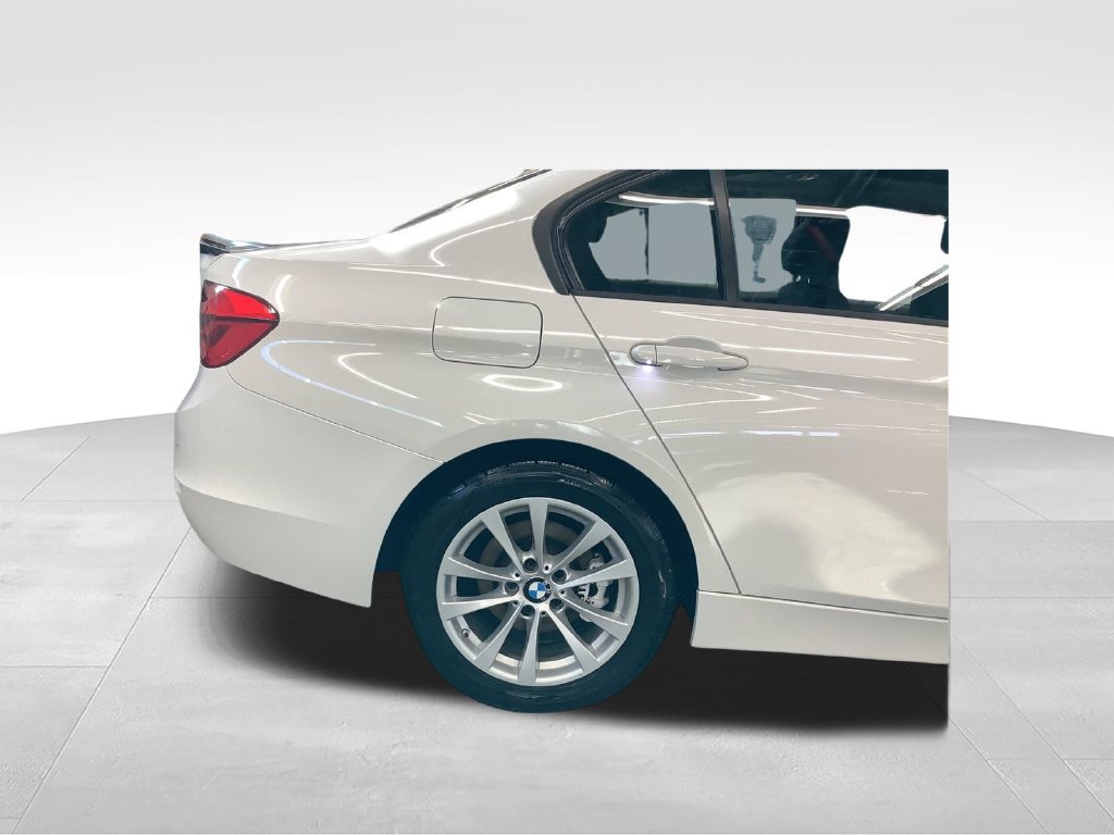 Used 2017 BMW 320i xDrive Sedan AWD/4WD image 25