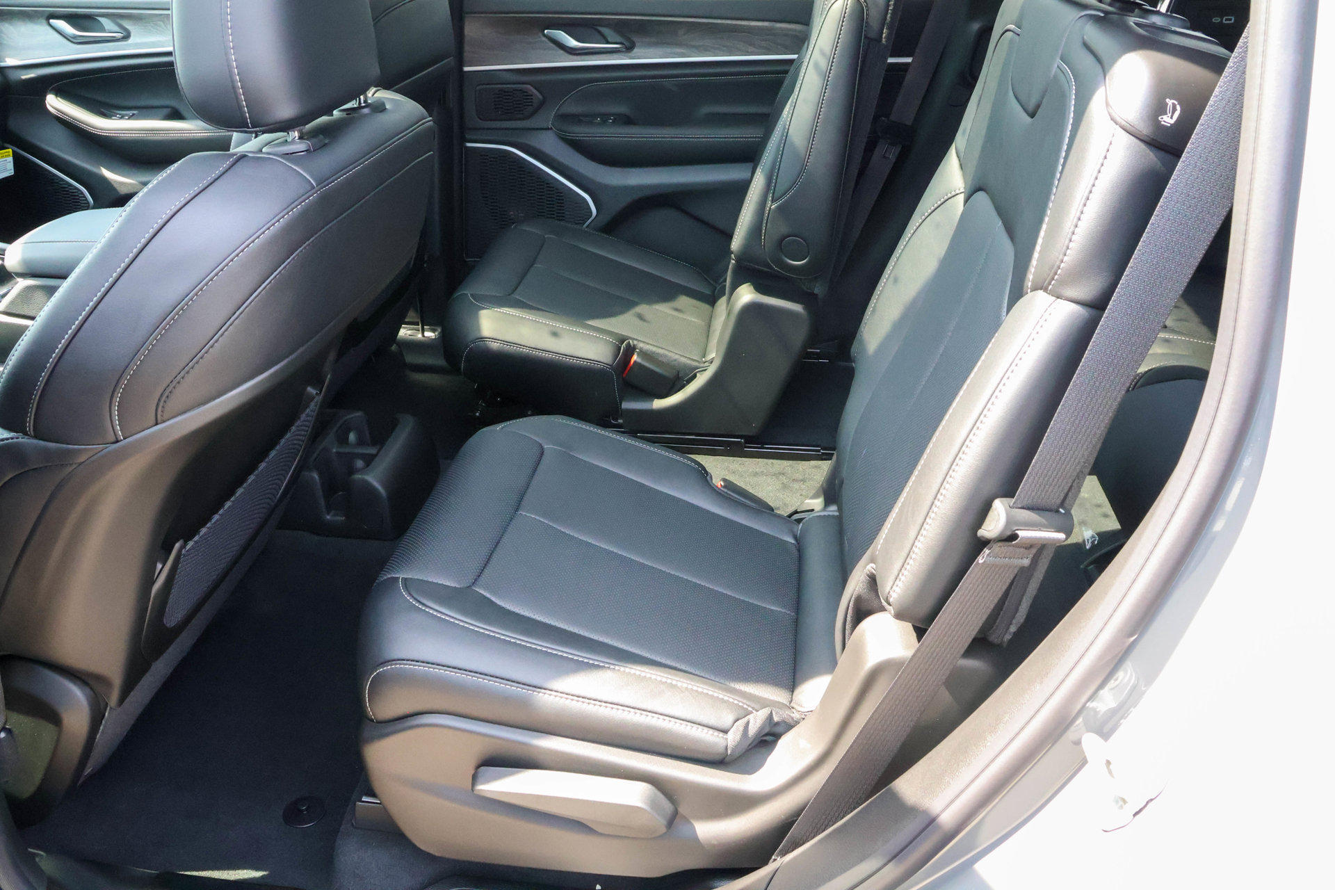 New 2027 Jeep Grand Cherokee L Limited AWD/4WD image 19