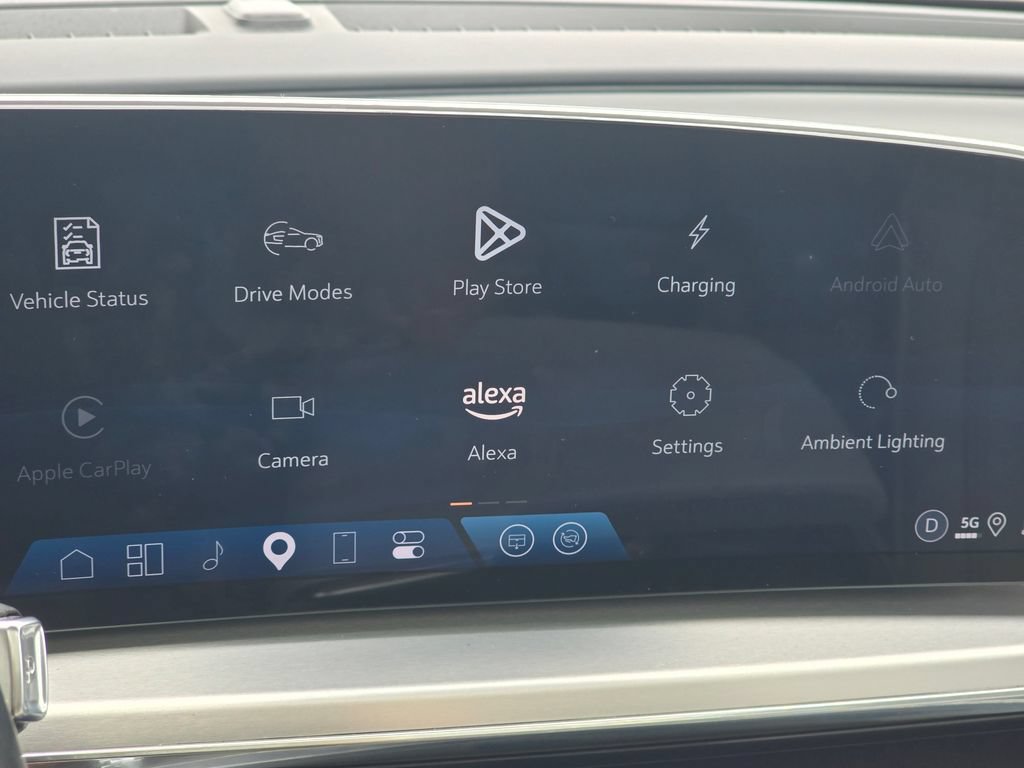 Certified 2025 Cadillac Lyriq Luxury w/ LPO, Floor Liner Package AWD/4WD image 33