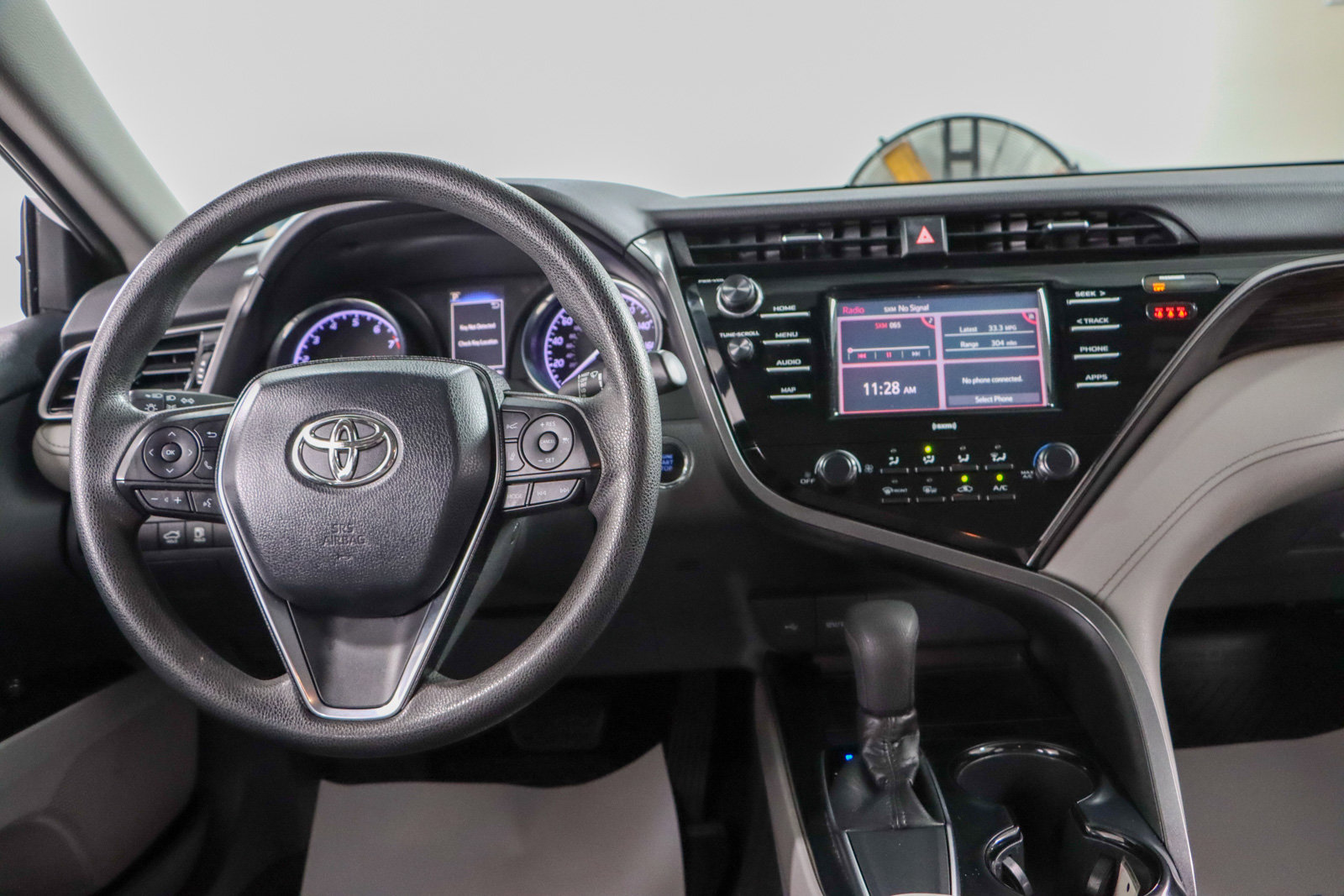 Used 2020 Toyota Camry LE image 17