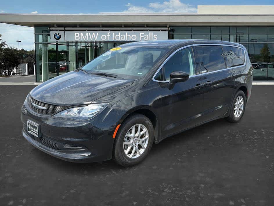 Used 2023 Chrysler Voyager LX FWD image 3