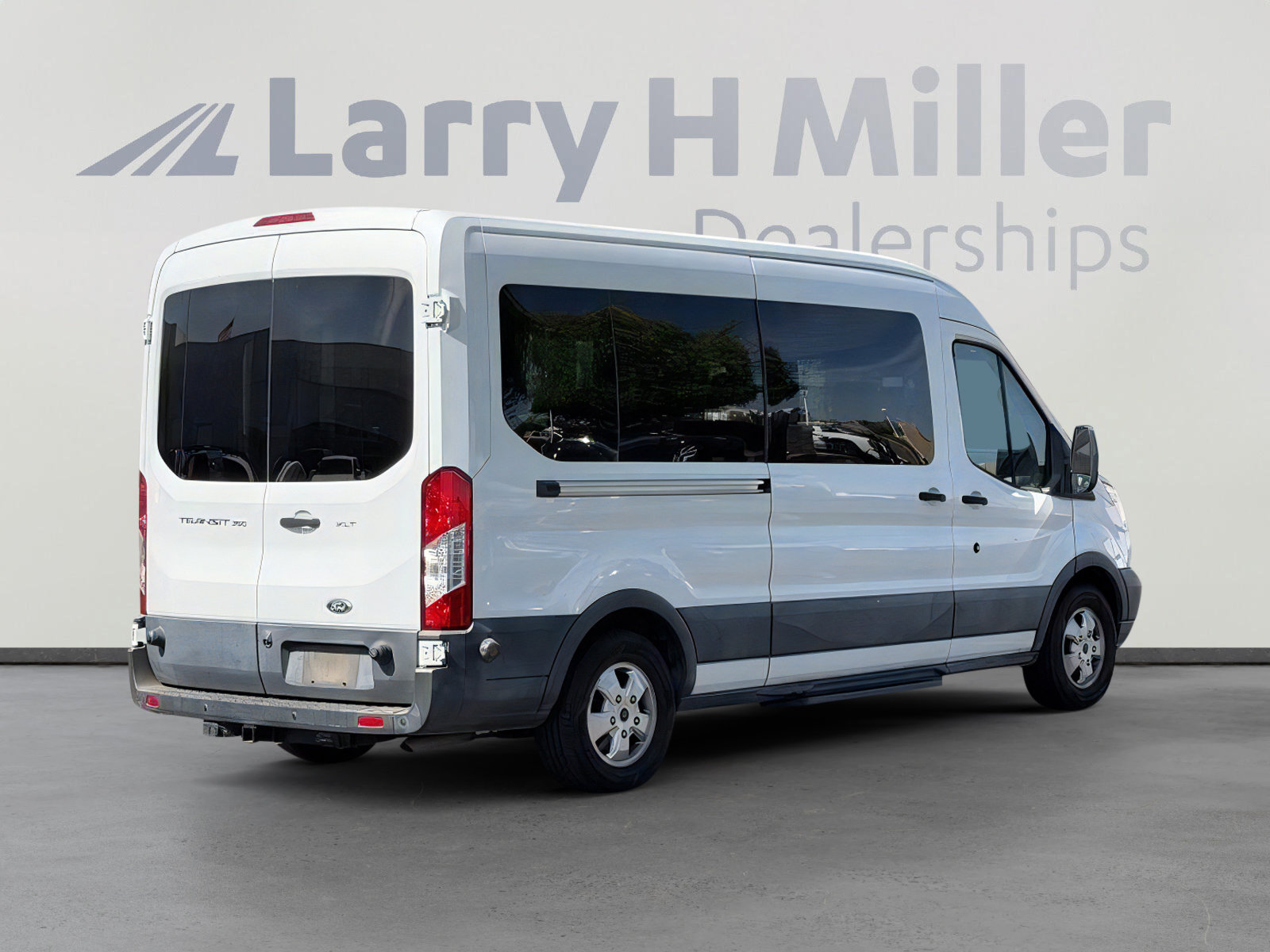 Used 2017 Ford Transit 350 XLT RWD image 6