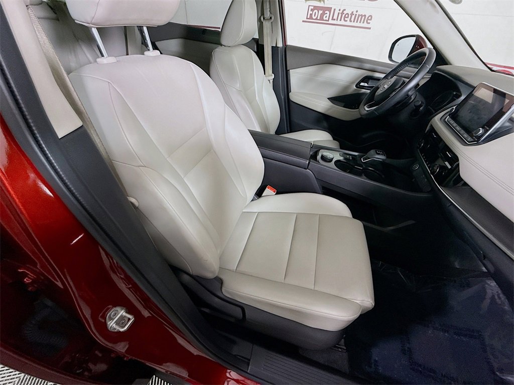 Used 2022 Nissan Rogue SV w/ SV Premium Package image 32