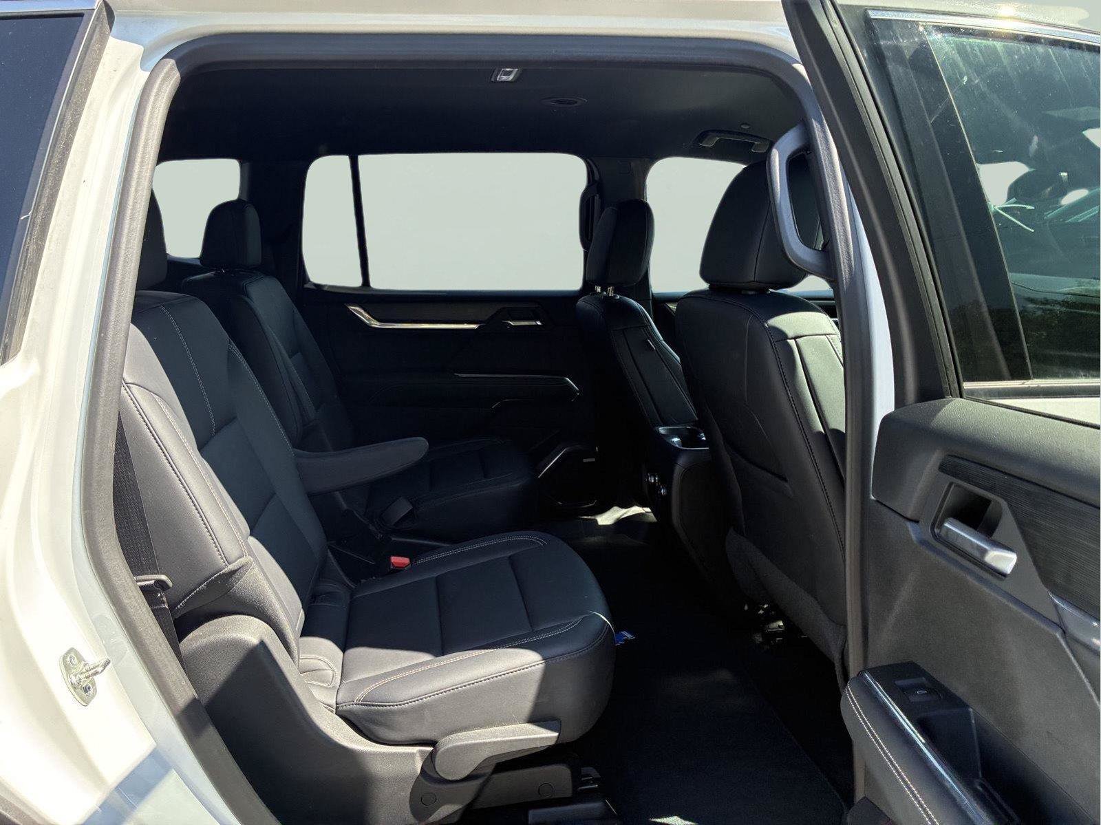 Used 2025 GMC Acadia Elevation AWD/4WD image 36
