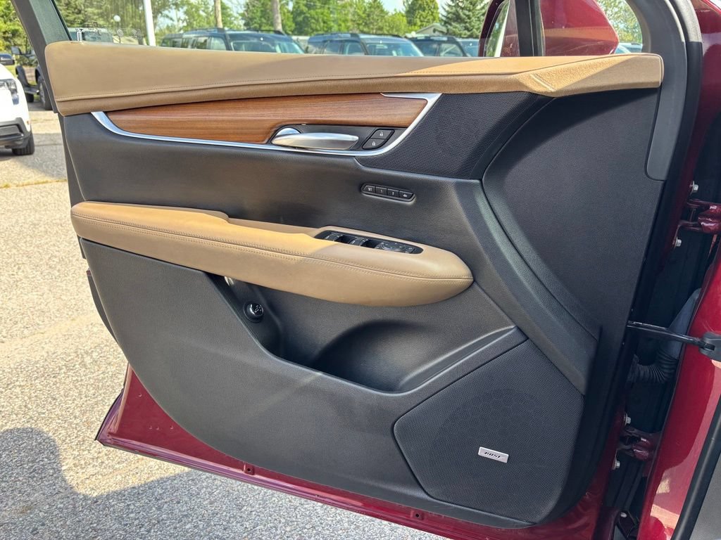 Used 2018 Cadillac XT5 Platinum AWD/4WD image 18