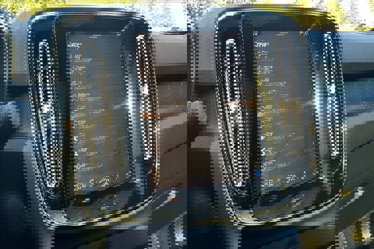 Used 2023 Volvo C40 P8 Recharge Ultimate image 37