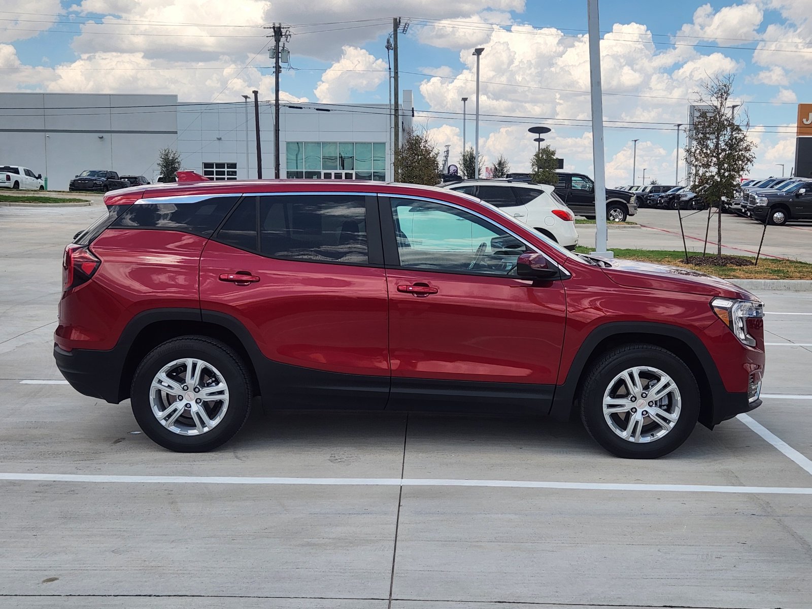 Used 2024 GMC Terrain SLE AWD/4WD image 7