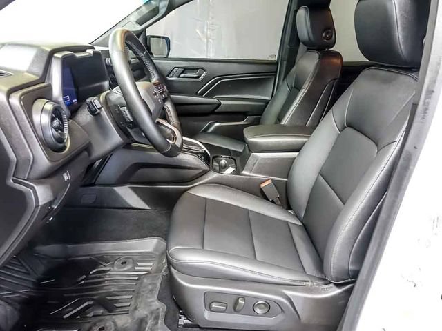 Used 2025 Chevrolet Colorado Trail Boss w/ Midnight Edition AWD/4WD image 12