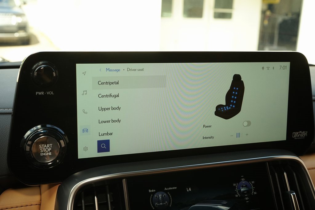 Used 2025 Lexus LX 600 4WD w/ Luxury Package image 16