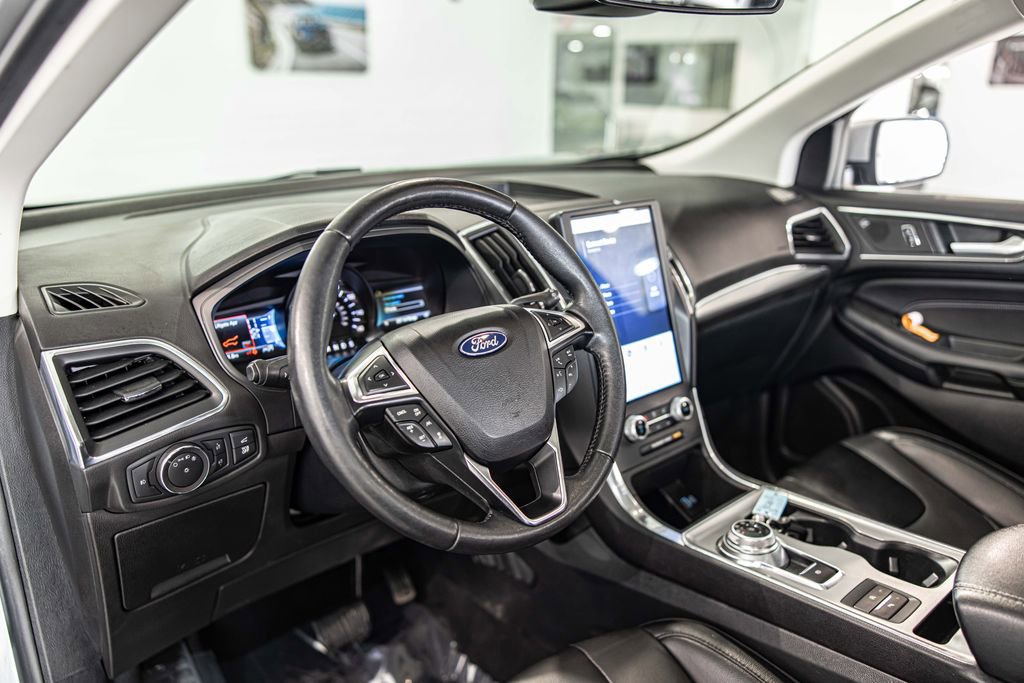 Used 2022 Ford Edge Titanium w/ Equipment Group 301A AWD/4WD image 22