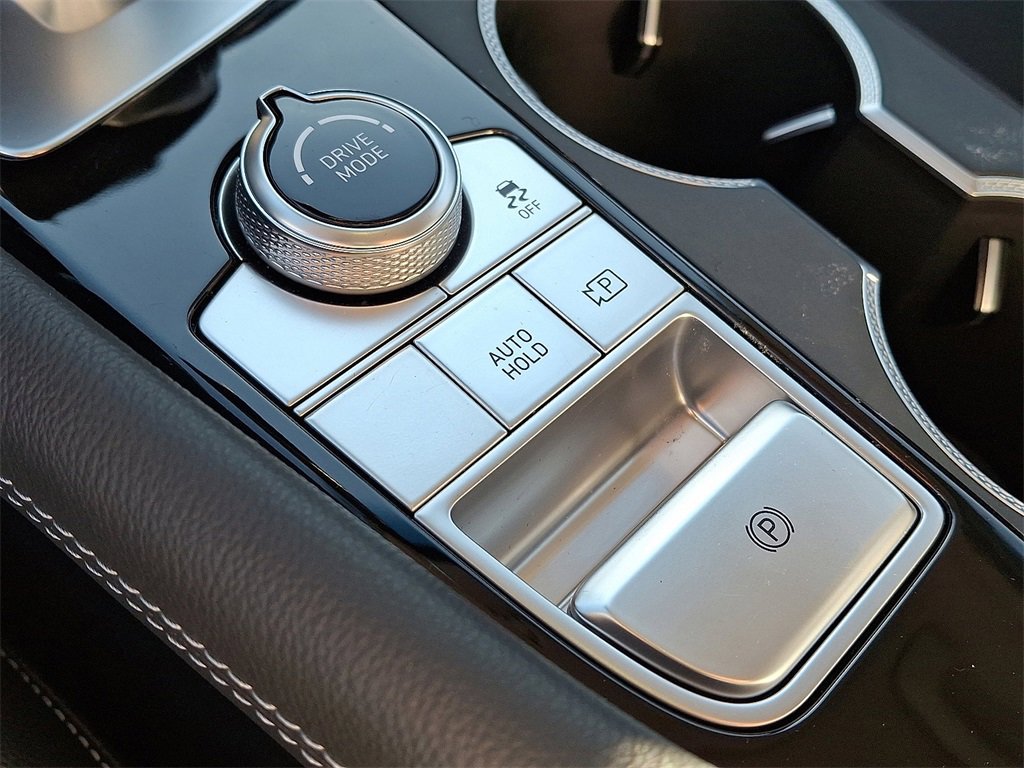 Used 2024 Genesis G70 2.5T image 25