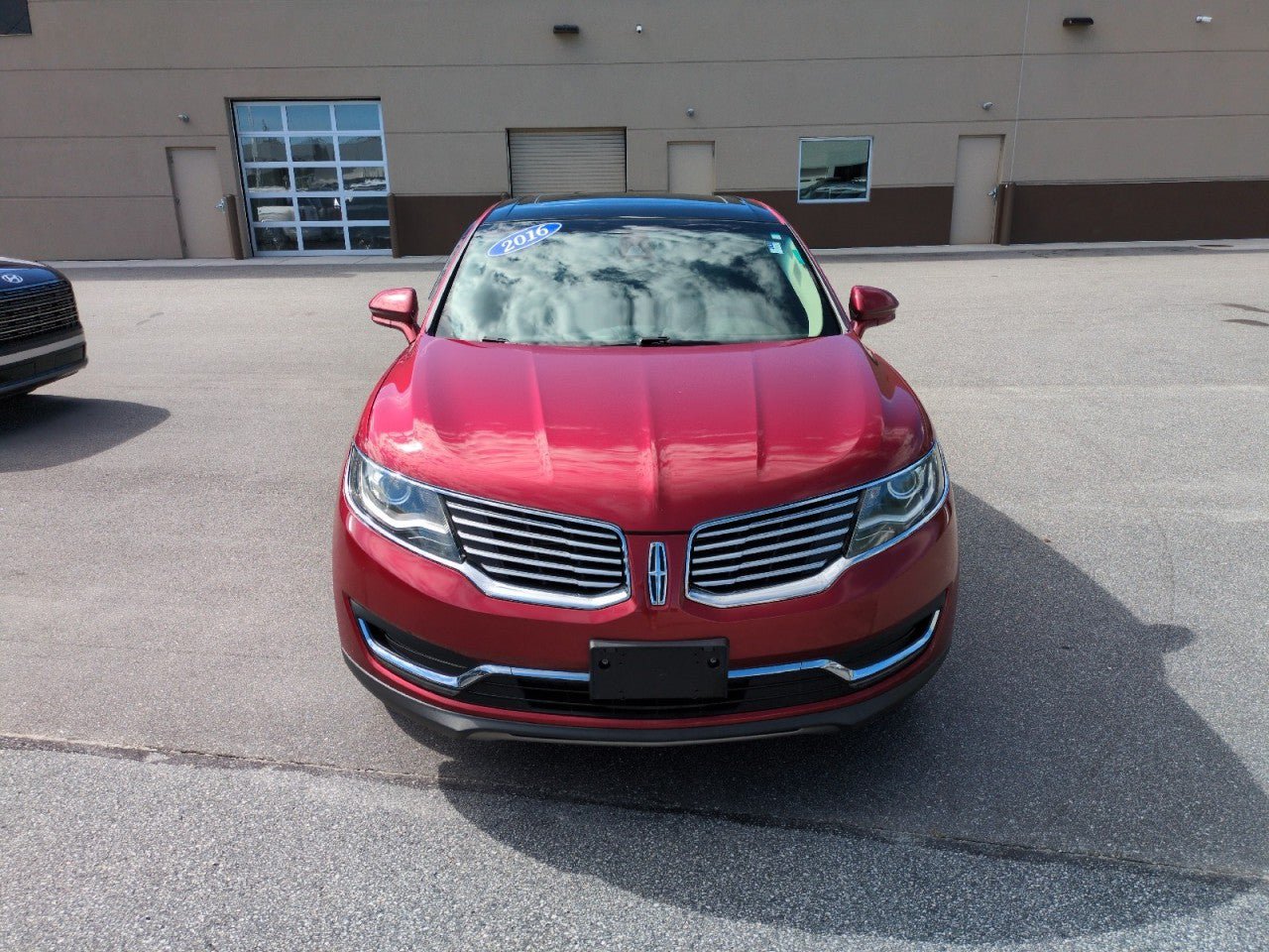 Used 2016 Lincoln MKX Select w/ Select Plus Package AWD/4WD image 2