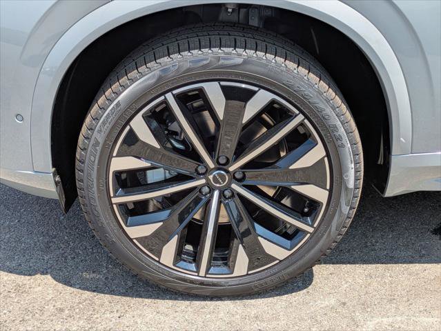 New 2026 Volvo XC90 B6 Plus w/ Protection Package Premier image 6