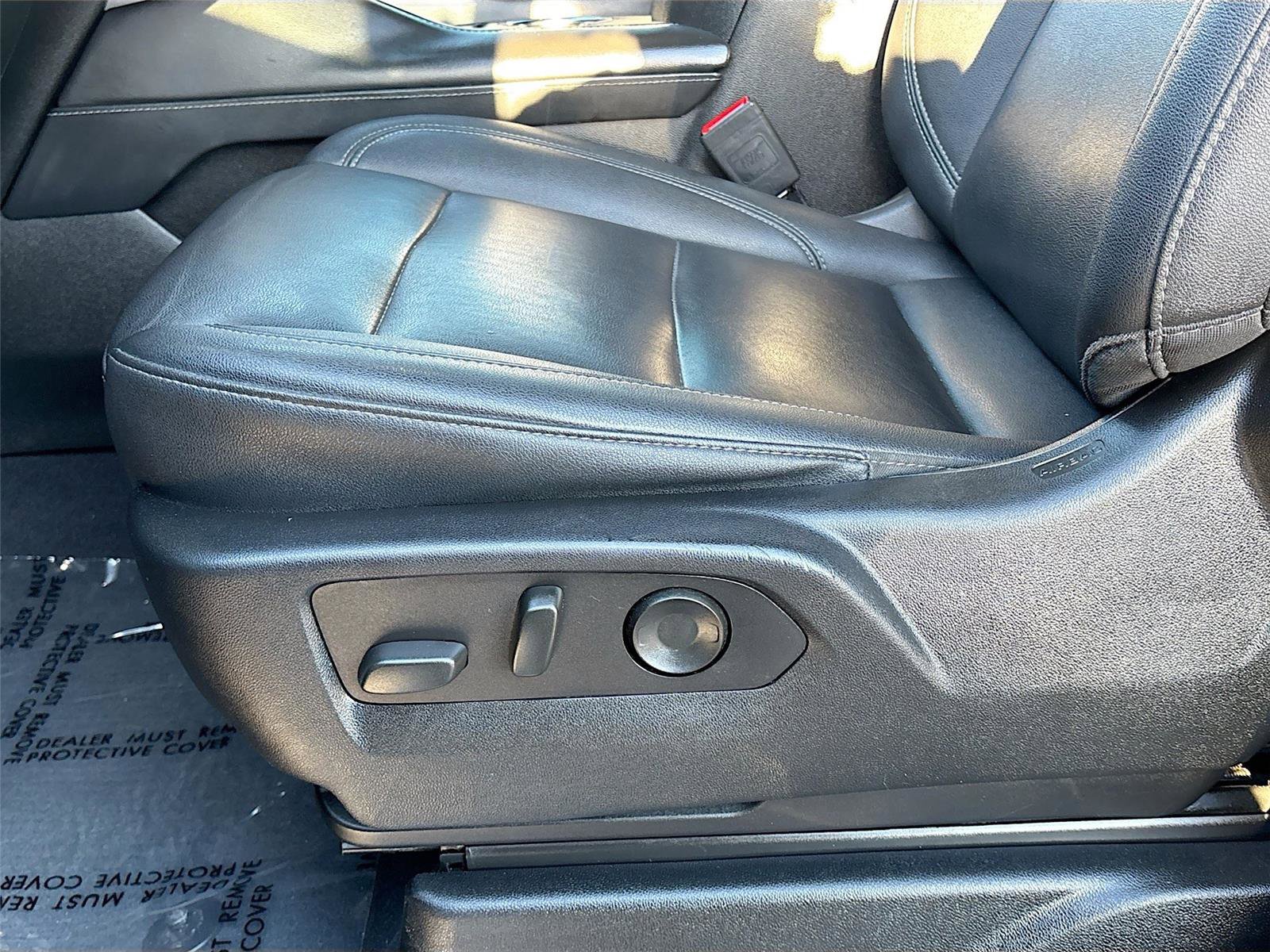 Used 2023 Chevrolet Suburban LT w/ Luxury Package image 19