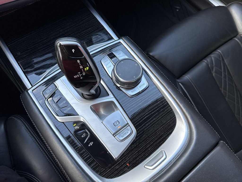 Used 2022 BMW 750i xDrive w/ M Sport Package AWD/4WD image 23
