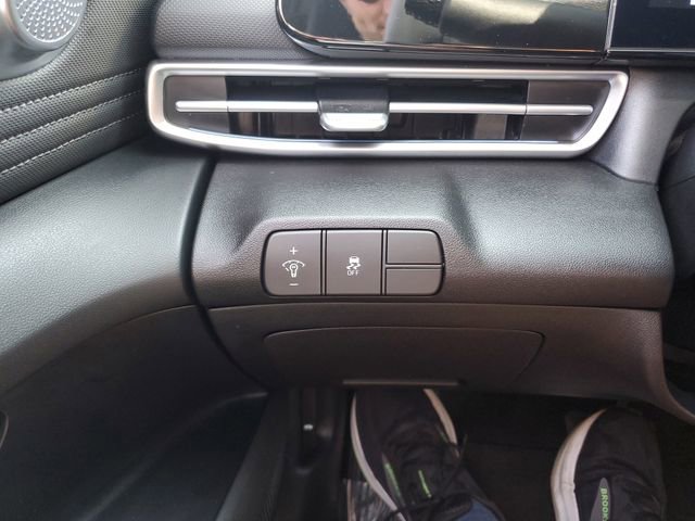 Certified 2025 Hyundai Elantra SEL FWD image 30