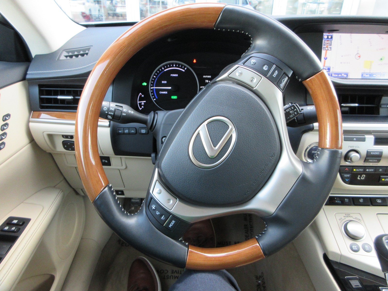 Used 2013 Lexus ES 300h w/ Luxury Pkg FWD image 34