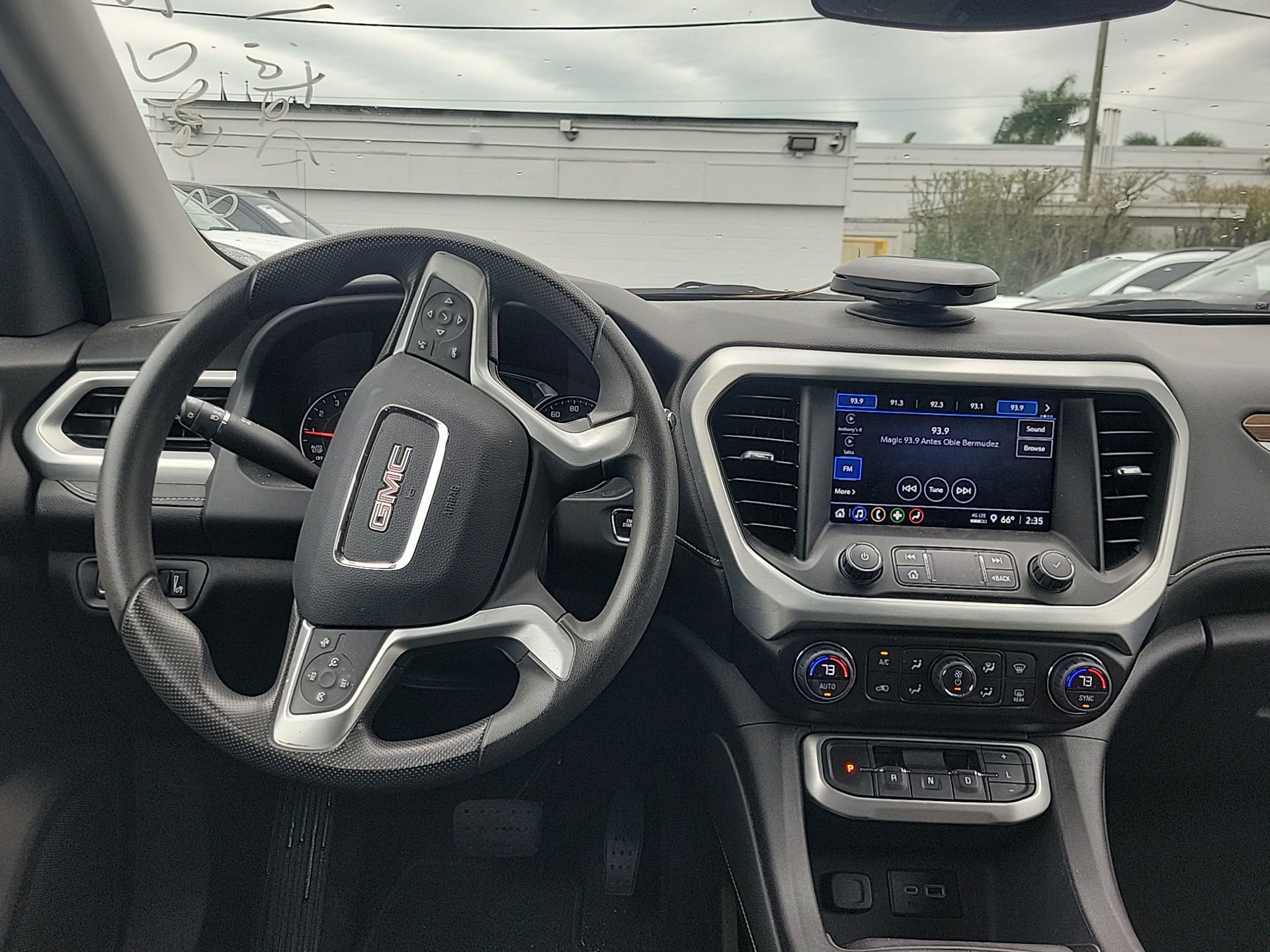 Used 2023 GMC Acadia SLE image 22